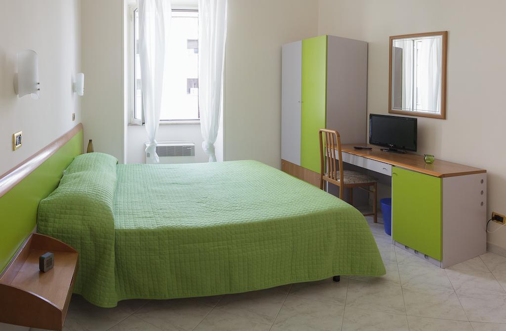 Nicetomeetyou Rome Room photo